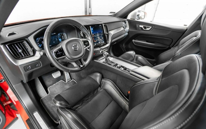 Volvo XC 60 cena 153500 przebieg: 66593, rok produkcji 2018 z Grójec małe 781